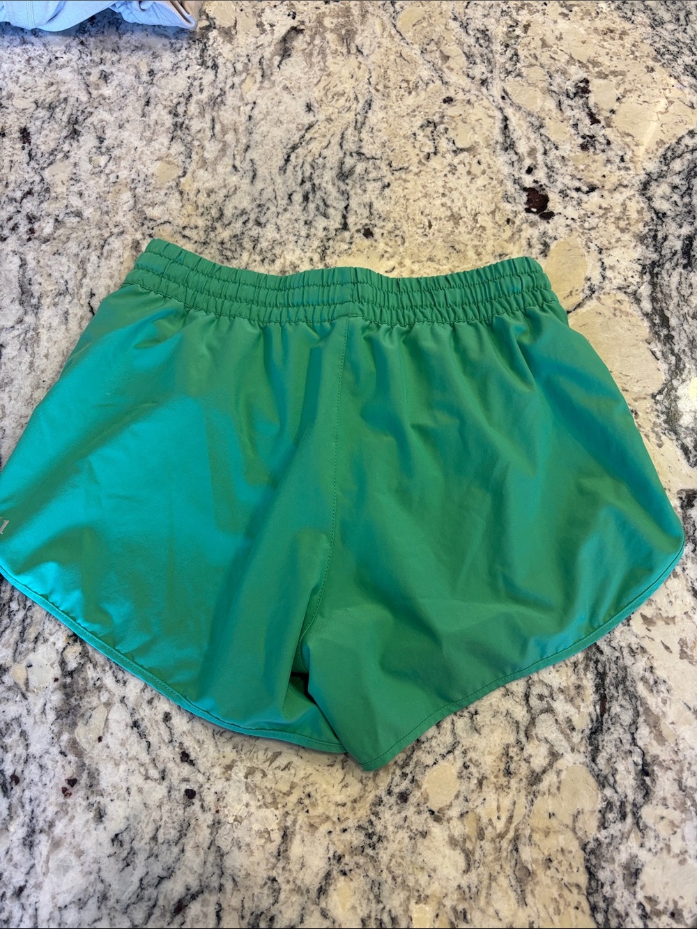 Vuori Clementine Emerald Green Athletic Drawstring Shorts. 2.5” inseam - Picture 5 of 6